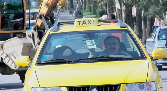 Кроме служб такси и в Душанбе есть и пятисомоновые такси, с которыми городские власти тщетно воюют уже несколько лет