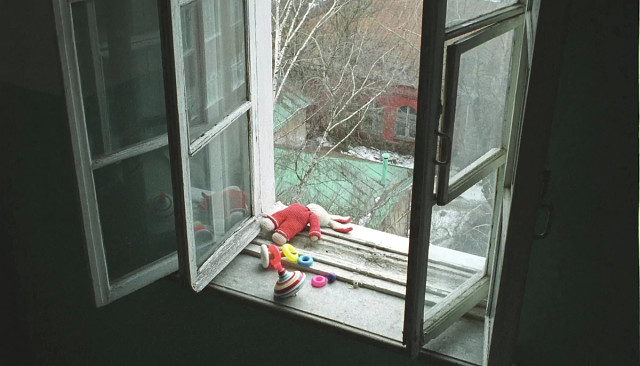 Шестилетний мальчик из Таджикистана выпал из окна высотки в Москве
