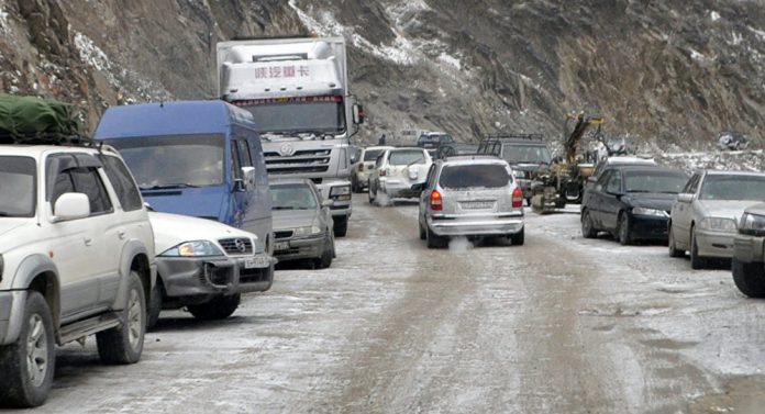 Запрет на движение фур по дороге Душанбе-Худжанд отменен