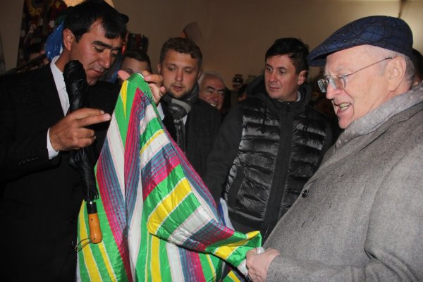 Курутоб, виноград и пляски: Владимир Жириновский потрясен таджикским гостеприимством