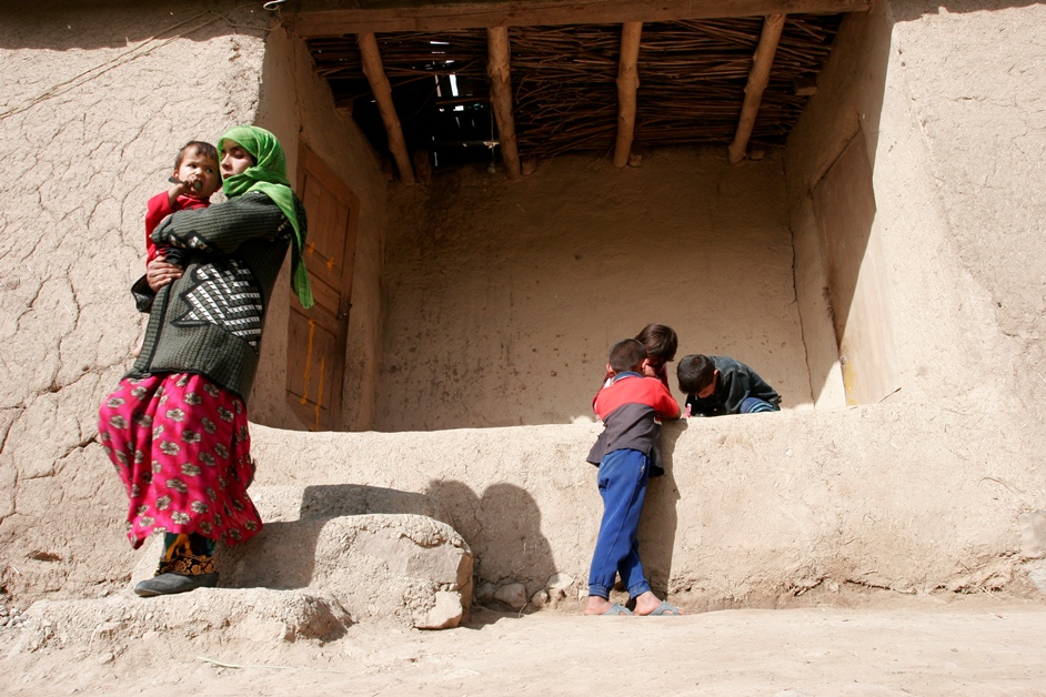 Таджикских родителей обяжут обучать детей основам личной гигиены и санитарной культуры