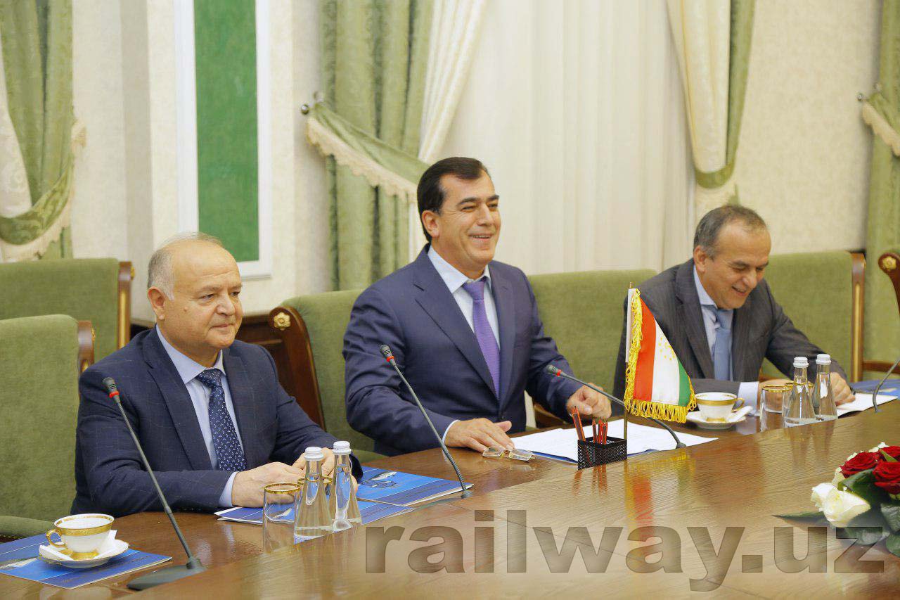Таджикистан и Узбекистан рассматривают предоставление взаимных скидок на железнодорожный транзит