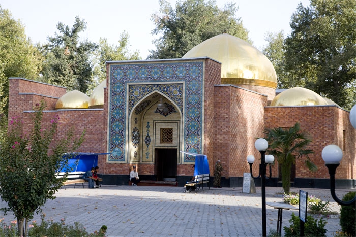 Комитет религии Таджикистана возьмет под контроль облагораживание святых мест страны