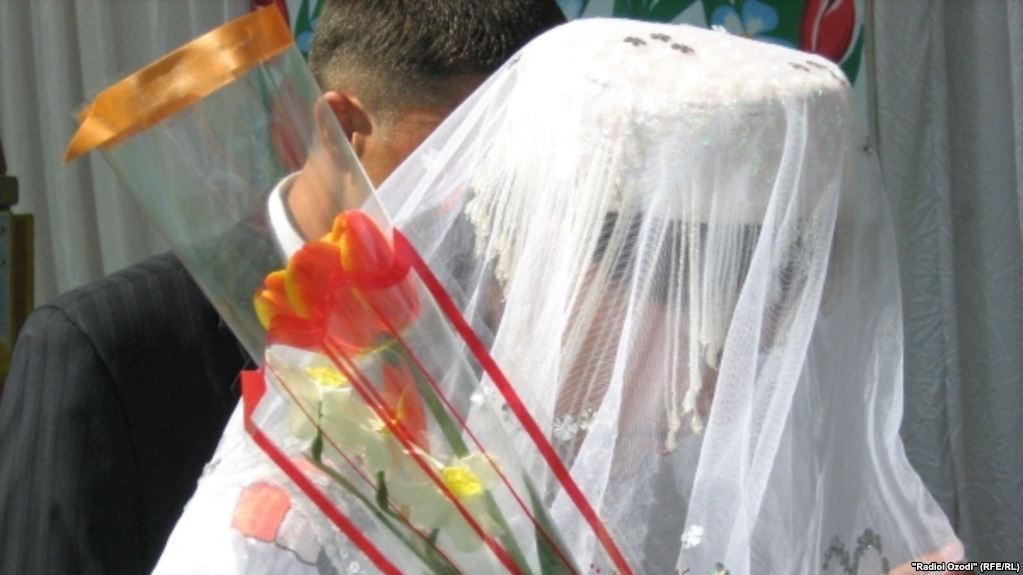 Минздрав Таджикистана: Приказа на проверки девственности невест никогда не было