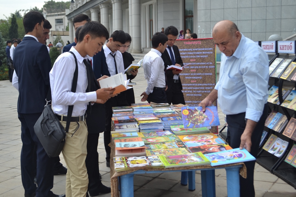 Прочти 200 книг и получи 50 тыс. сомони. В Таджикистане запускают конкурс лучшего читателя