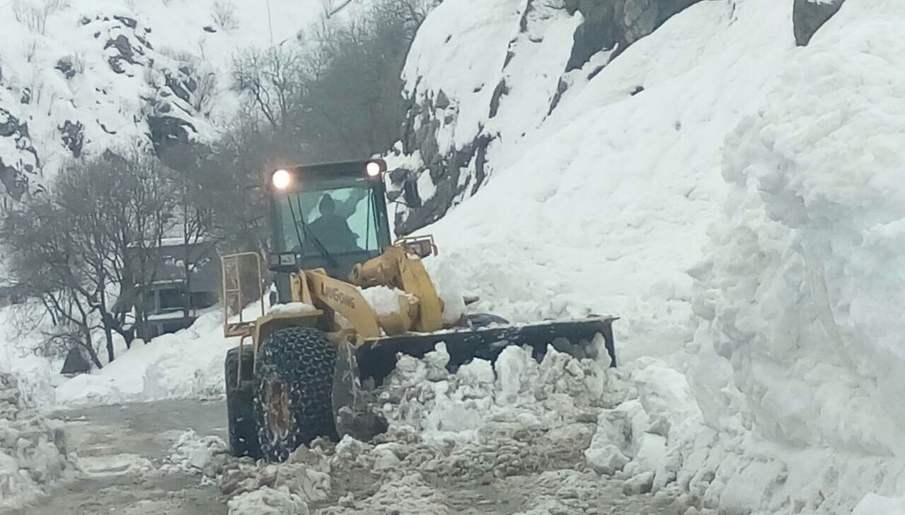 КЧС сообщает, что на трассе Душанбе-Худжанд из снежного плена выведено 19 водителей с машинами