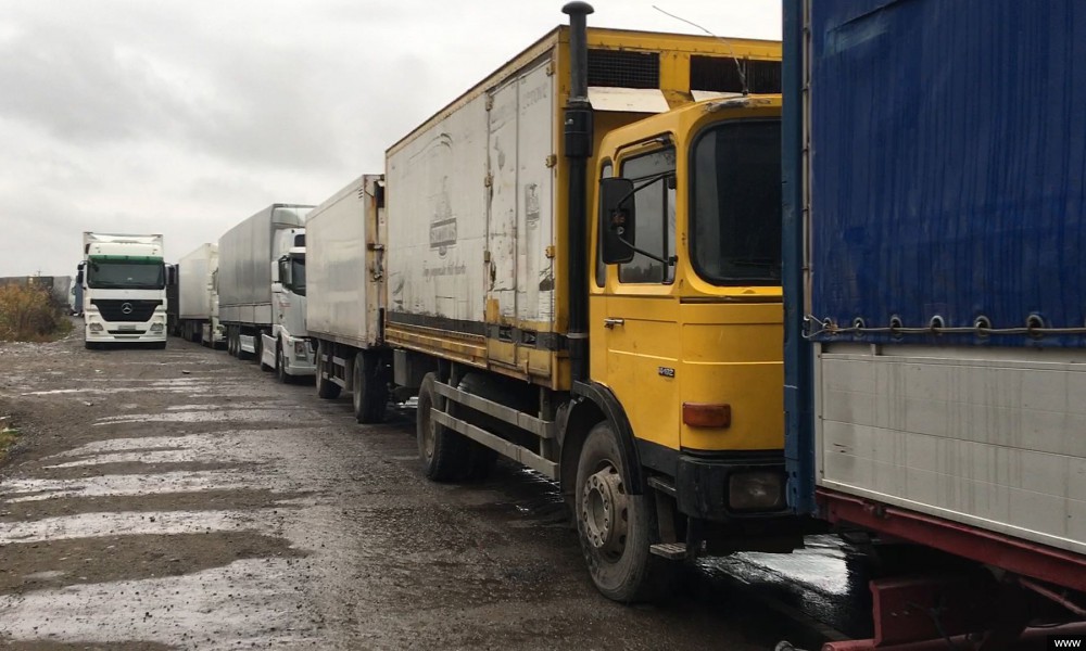 Туркменистан разрешил таджикским грузовикам покинуть свою территорию