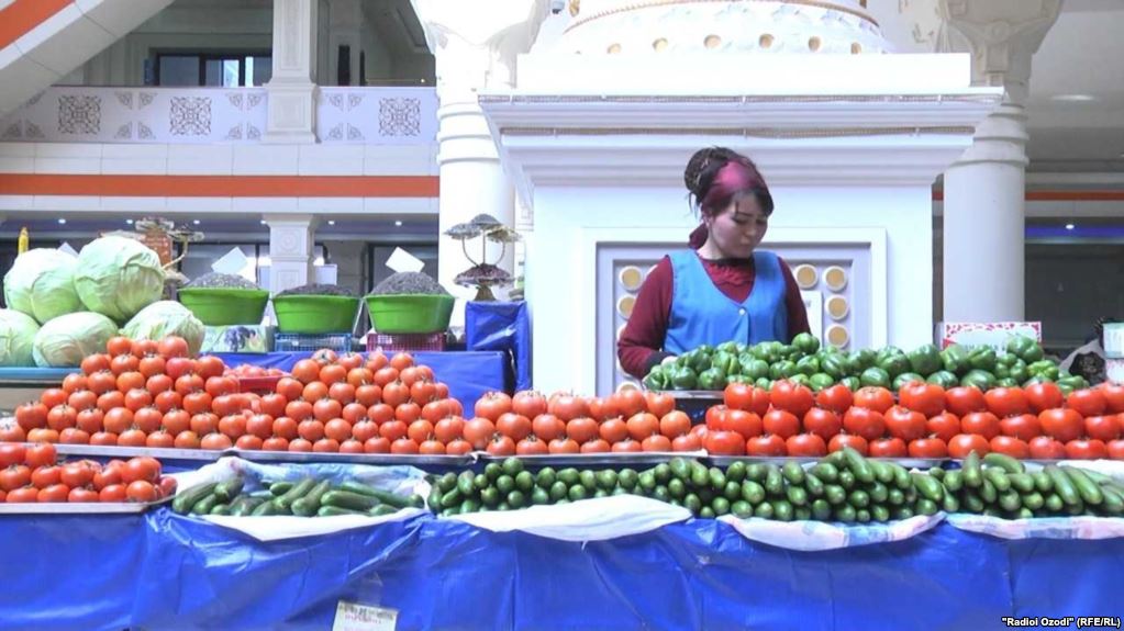 Взлет цен на рынках Таджикистана: местных овощей еще нет, а импортные подорожали