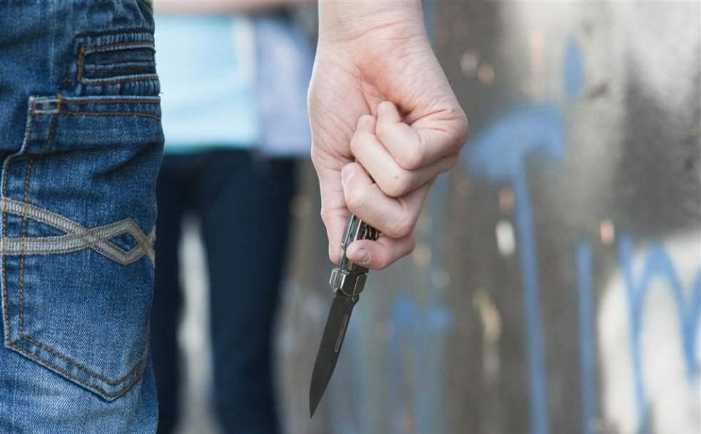 Душанбинская милиция разыскивает подростков, напавших с ножом на сверстника