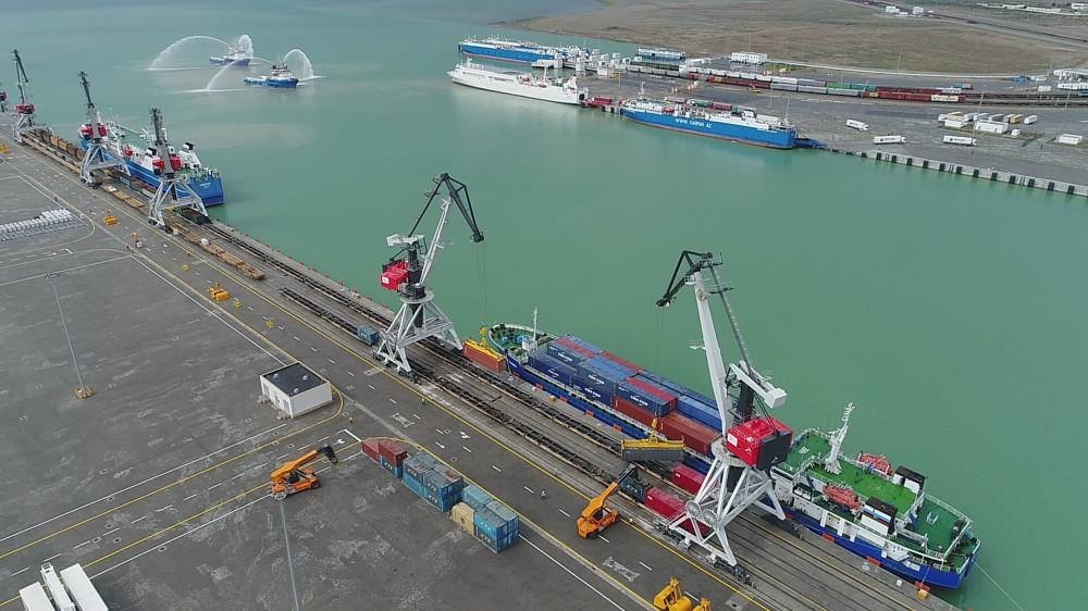 Туркменистан вынуждает Таджикистан увеличить перевозку грузов через Бакинский порт