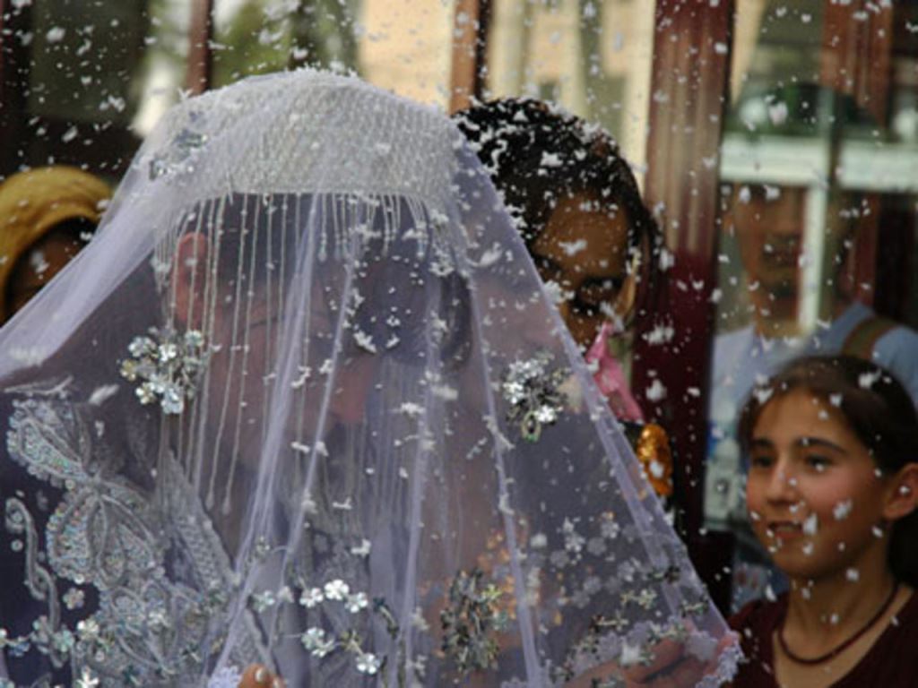 Уж замуж невтерпеж. За год в Таджикистане зафиксировано 30 случаев незаконного брака несовершеннолетних