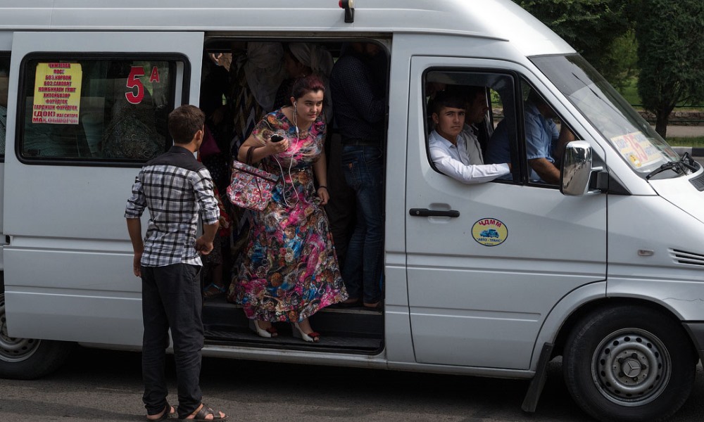 Мэрия: Проезд в транспорте в Душанбе не подорожает, но перегруз запрещается