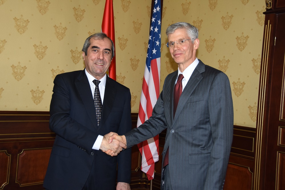 Новый посол США в Душанбе провел переговоры со спикером верхней палаты парламента Таджикистана