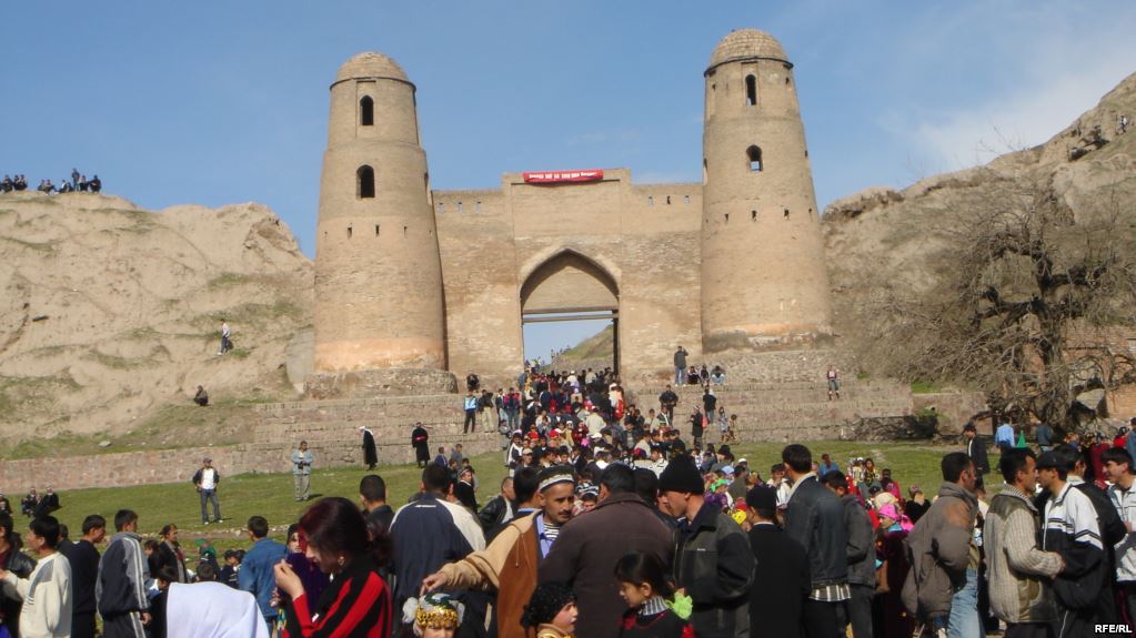 Зачем в Таджикистане собирают налог с туристов?