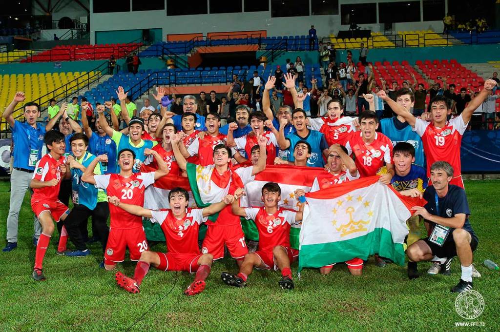 Юные футболисты Таджикистана поборются за Кубок Валентина Гранаткина