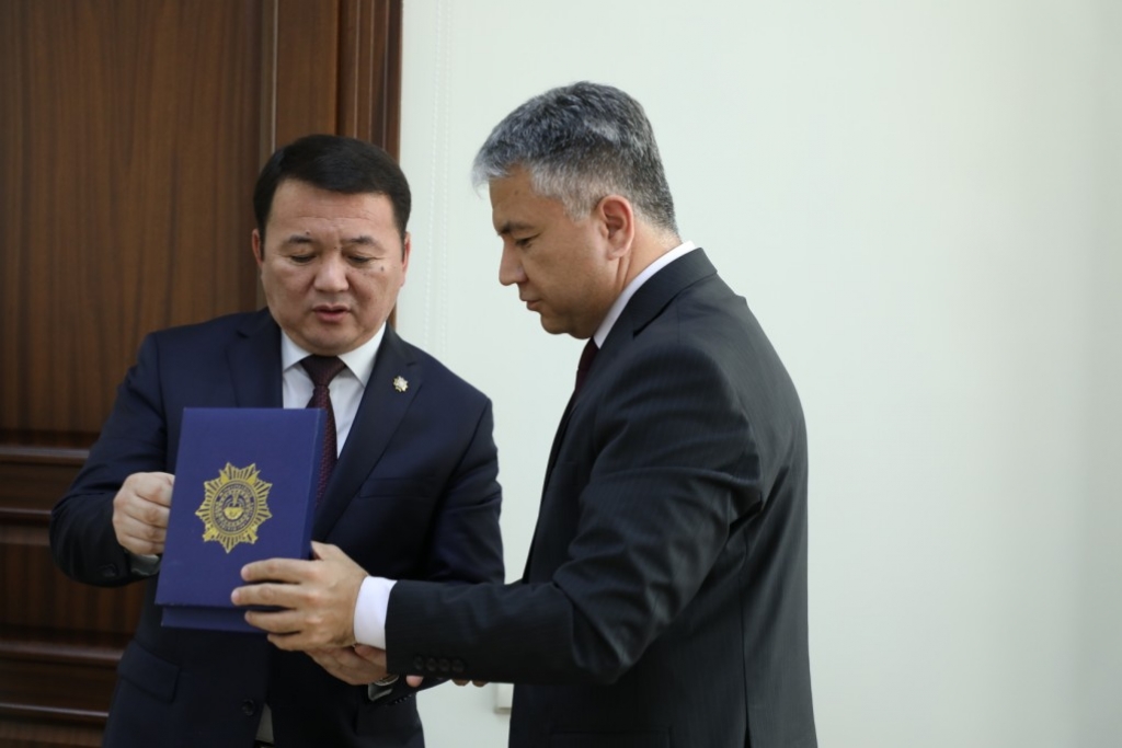 Посол Таджикистана встретился с генпрокурором Кыргызстана