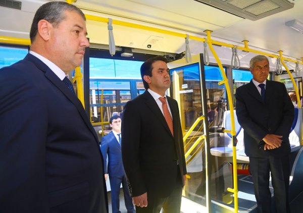 В Душанбе начали курсировать новые троллейбусы. Бесконтактные