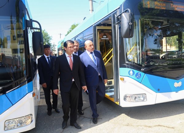 В Душанбе начали курсировать новые троллейбусы. Бесконтактные