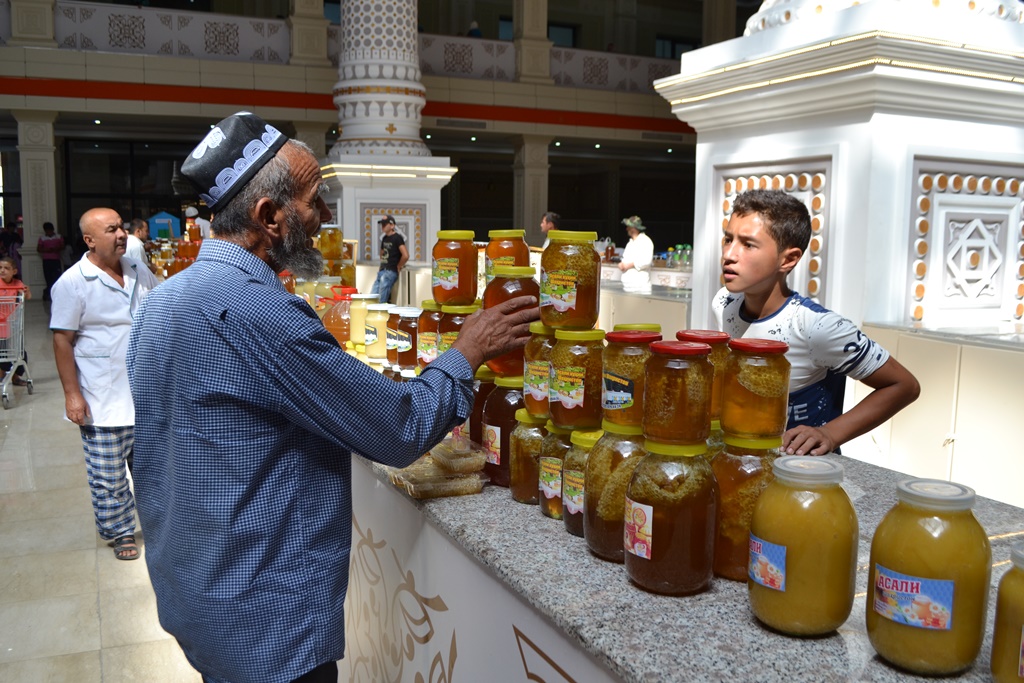 Мёда будет больше: Таджикистан увеличивает численность пчелосемей