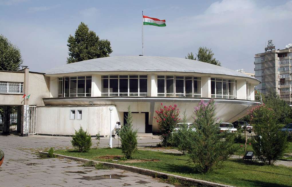 Эмомали Рахмон произвел кадровые перестановки в ВС и Налоговом комитете Таджикистана