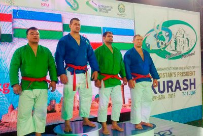 Таджикские борцы завоевали две медали на международном турнире в Бухаре