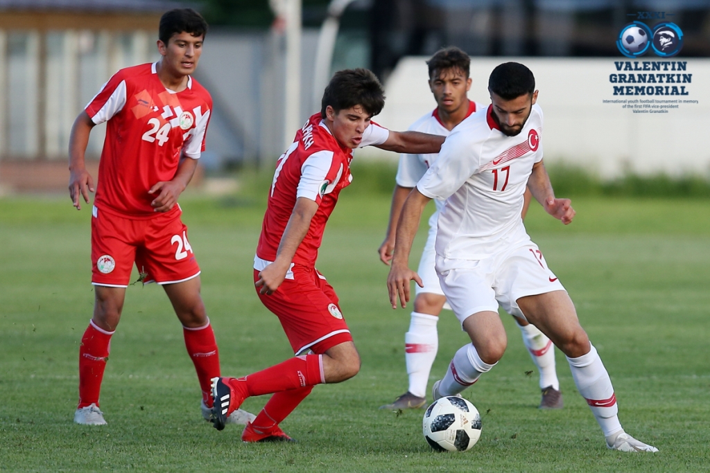 На турнире Гранаткина таджикские футболисты крупно проиграли турецким сверстникам