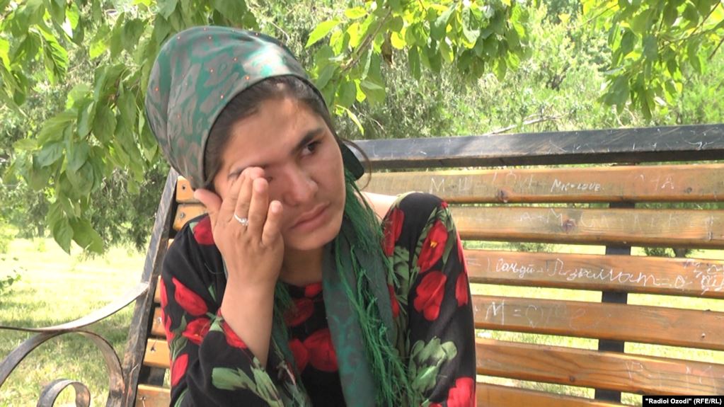 «Я дышу, но уже не живу». В Таджикистане разгорелся еще один спор о девственности