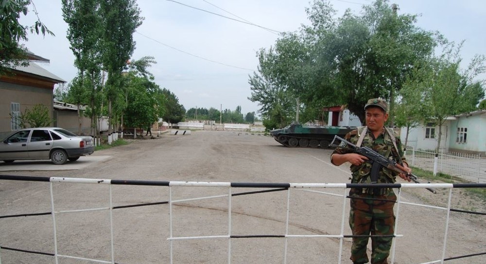 На таджикско-кыргызской границе снова переговоры. Ремонт автодороги Исфара-Ворух приостановлен