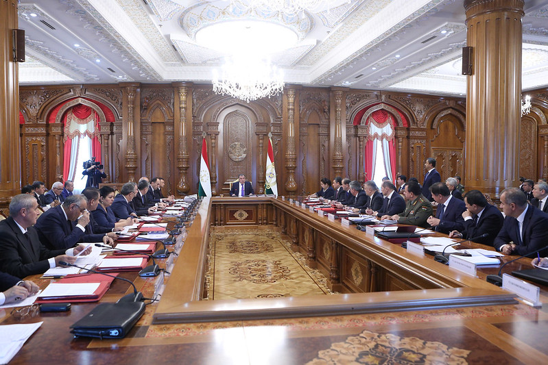 Эмомали Рахмон похвалил мэрию Душанбе за подготовку к саммиту