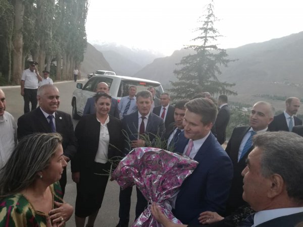 Сын Карима Ага Хана IV прибыл в Таджикистан