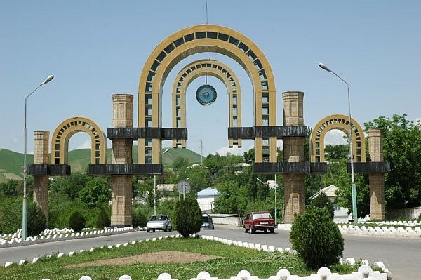 В Душанбе снесли «Западные ворота» города. Новые будут уже в районе Рудаки
