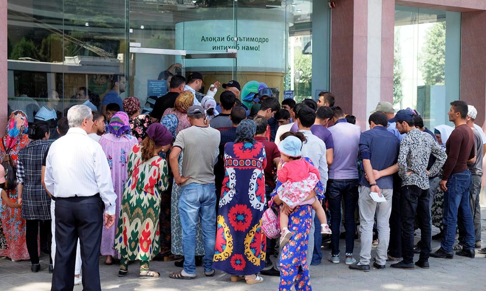 Таджикские налоговики обеспокоены снижением доходов операторов мобильной связи