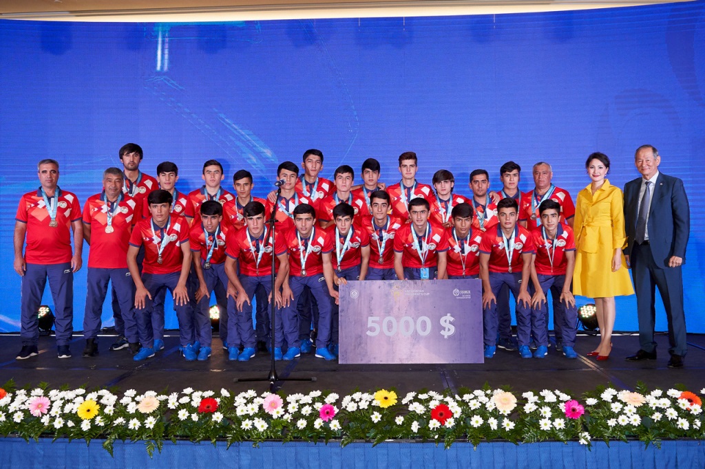 Таджикские футболисты стали обладателями серебряных медалей на Кубке президента Казахстана