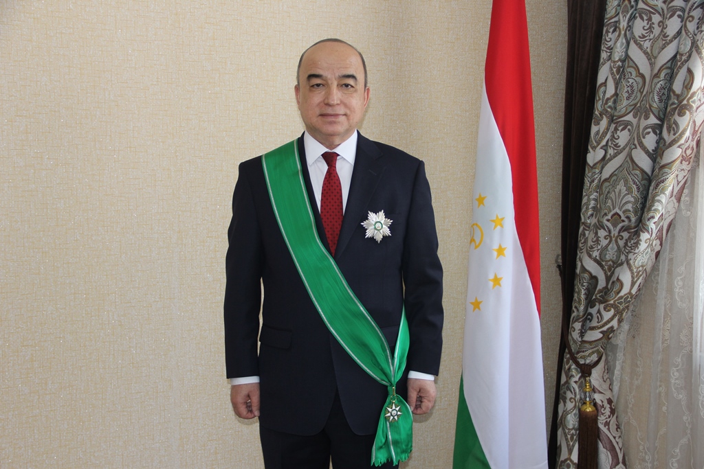 Эмомали Рахмон наградил спикера нижней палаты парламента Таджикистана орденом «Зарринточ» первой степени