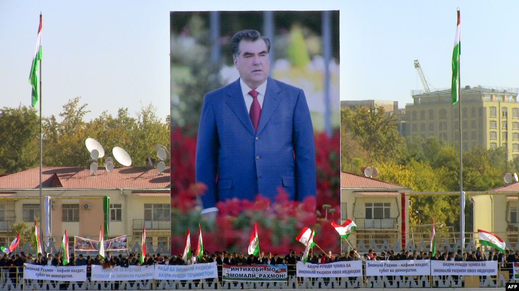 «От миротворчества к авторитаризму»: Как менялась внутренняя политика Таджикистана за 28 лет независимости