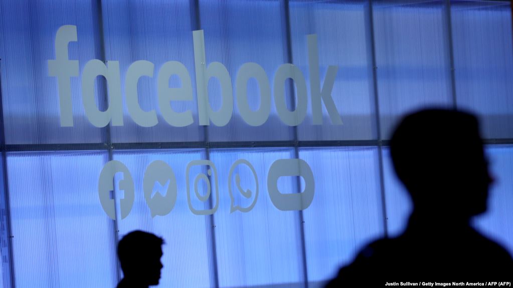 Facebook стал важным средством доступа к информации в Таджикистане. Пока больше для мужчин