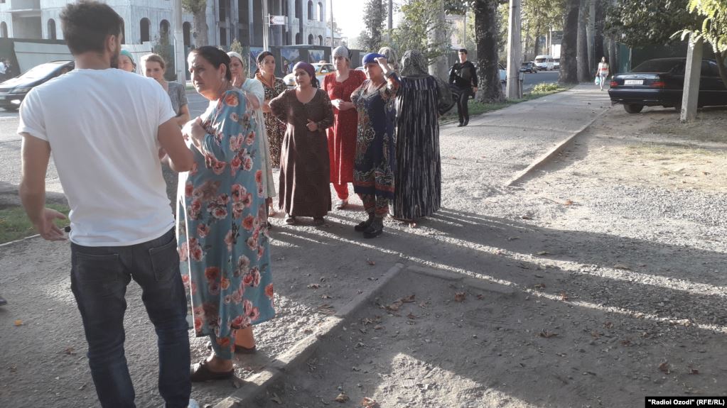 Жители центра Душанбе выразили протест действиям застройщика