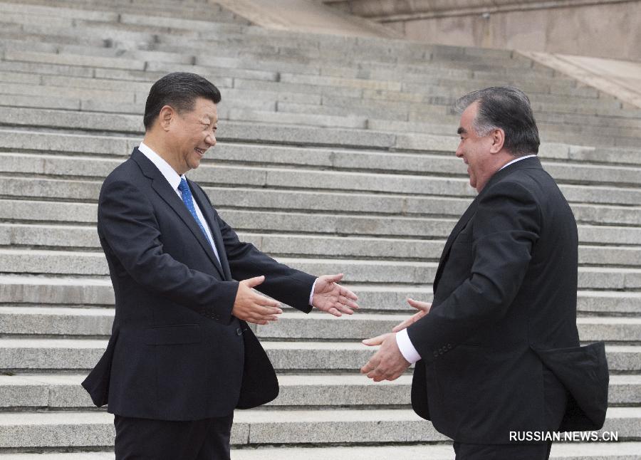 Эмомали Рахмон поздравил Си Цзиньпиня с образованием КНР
