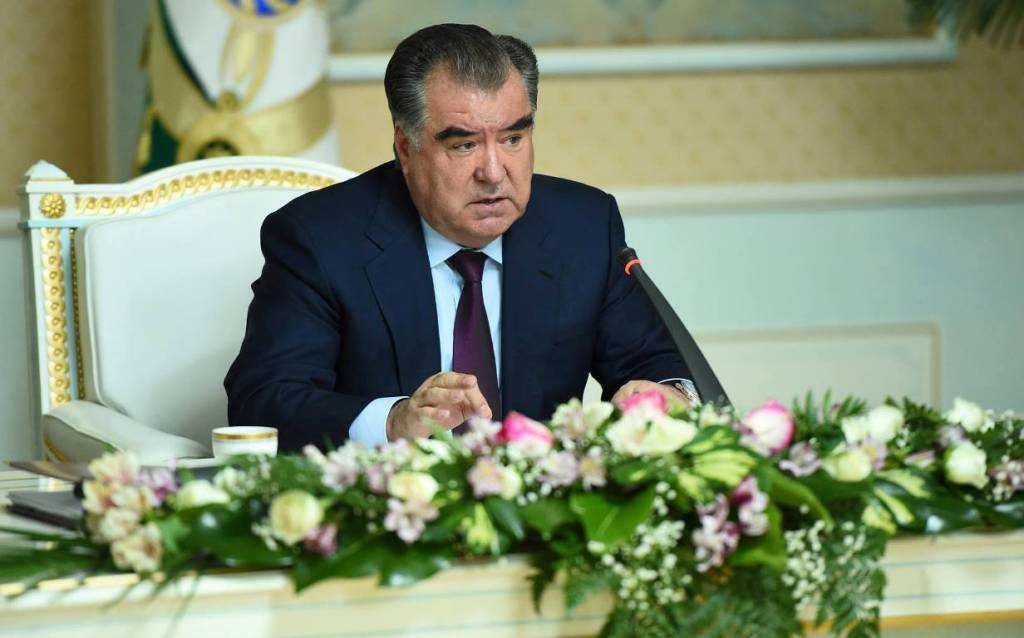 Президент проведет встречу с таджикской интеллигенцией в честь Дня языка