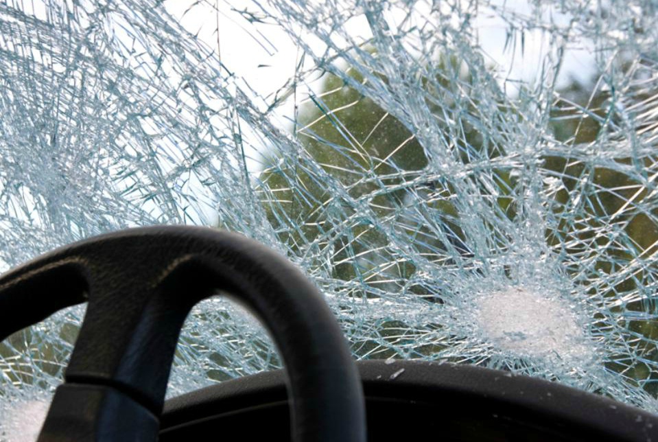 Столкновение Mercedes и ВАЗ в районе Рудаки: погиб молодой водитель