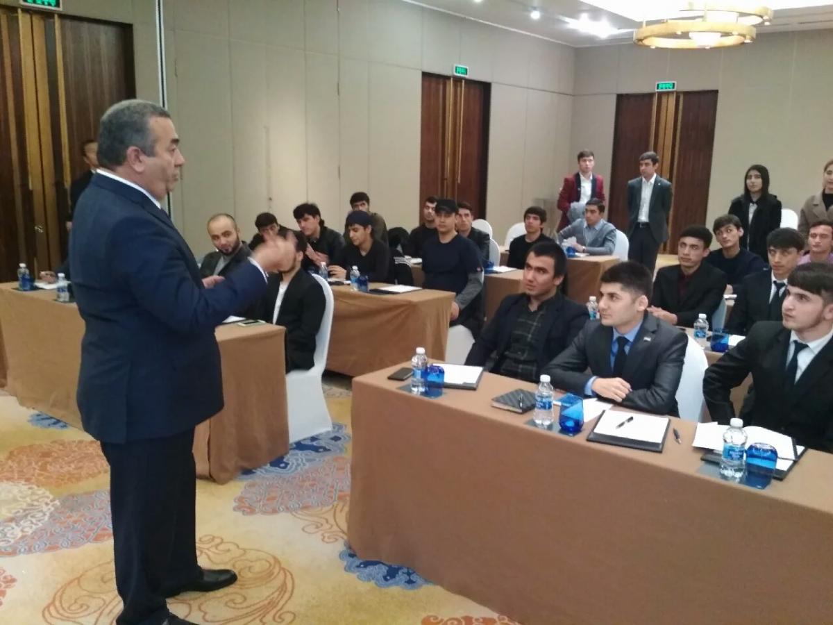 Глава Хатлонской области встретился с таджикскими студентами в Китае