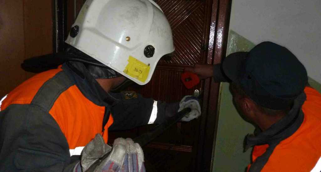 Спасатели КЧС за прошедшие сутки помогли деблокировать двери двух квартир