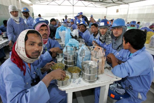 Почему таджикским мигрантам не хочется работать в Катаре?