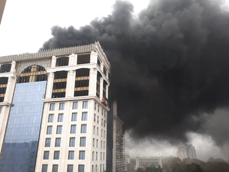 Пожарные назвали причину возгорания в отеле «Исмоили Сомони»