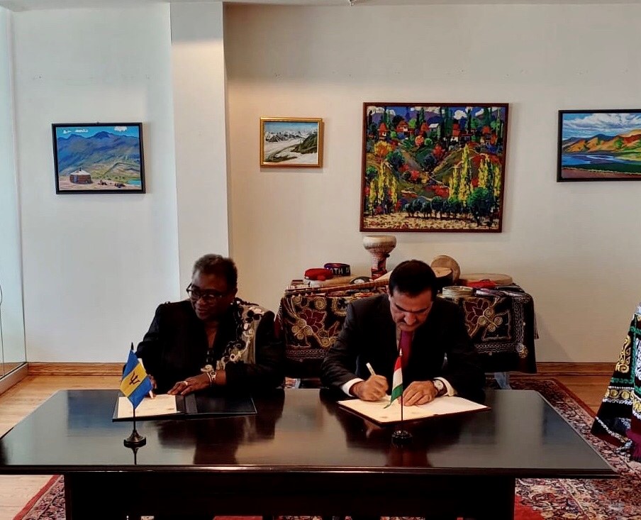 Таджикистан установил дипломатические отношения с Барбадосом