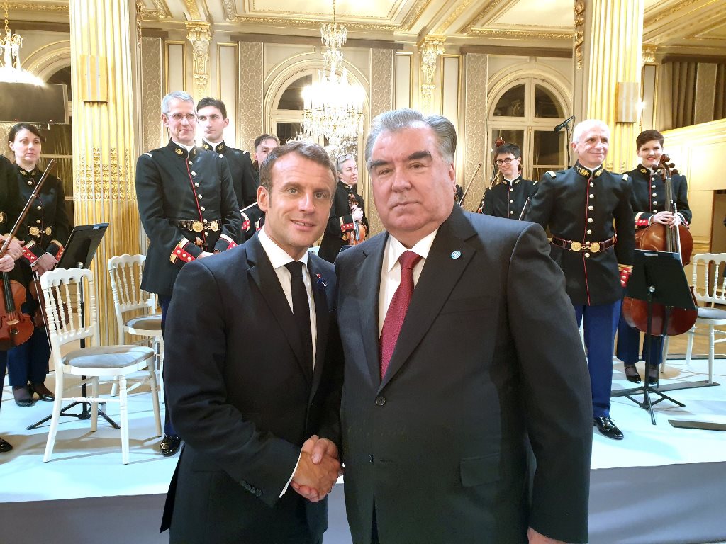 Президенты Таджикистана, Франции и Генсек ООН поговорили в кулуарах Парижского форума мира