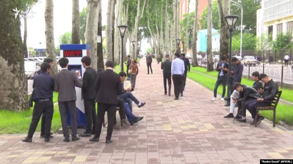 В Душанбе усилен контроль за использованием общественного Wi-Fi