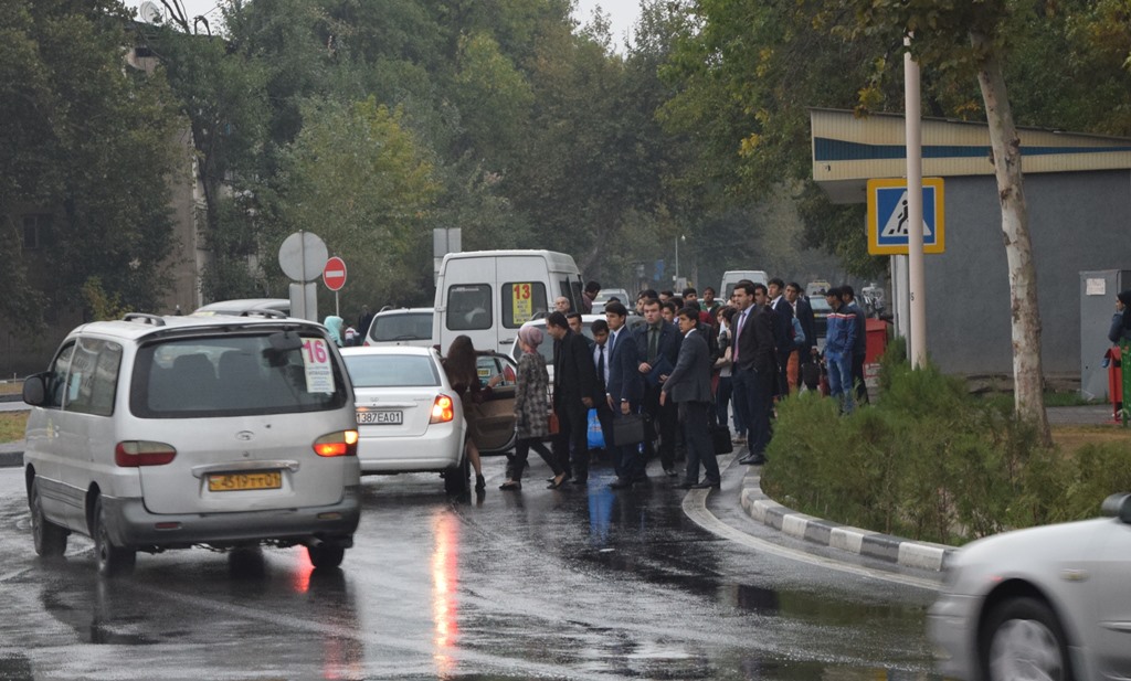 В Душанбе запретили движение маршрутки №13