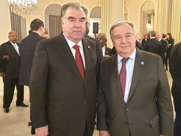 Президенты Таджикистана, Франции и Генсек ООН поговорили в кулуарах Парижского форума мира