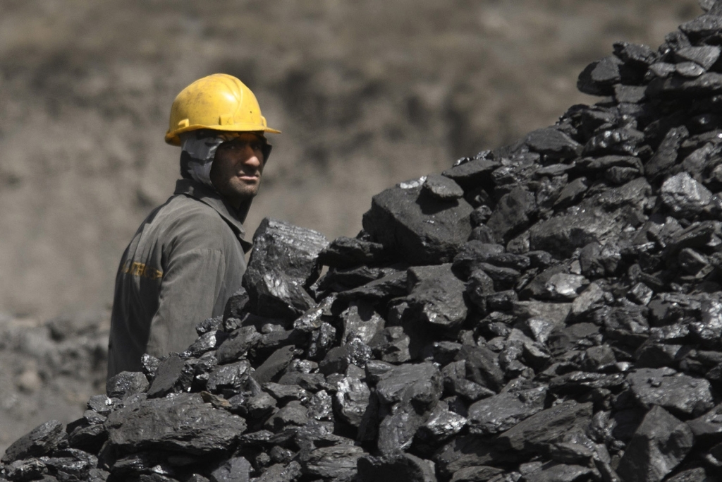 В Таджикистане резко поднялись цены на уголь. Минпром призывает разобраться с этим